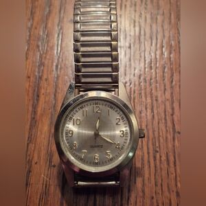 Classic Silver Men's Quartz Watch